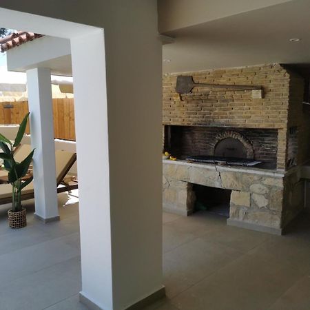 Galadriel Villa With Private Pool & Jacuzzi Kato Yerakarion ภายนอก รูปภาพ