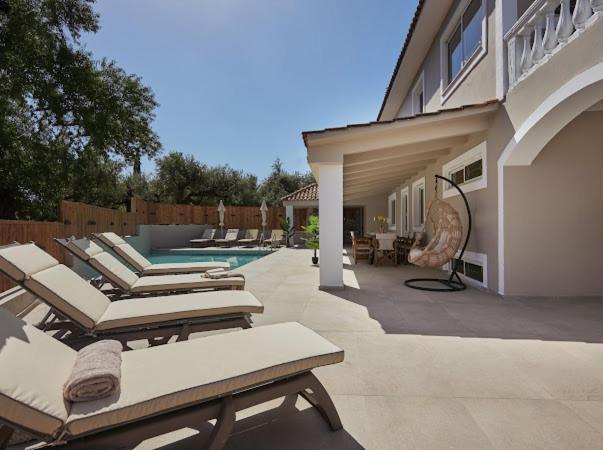 Galadriel Villa With Private Pool & Jacuzzi Kato Yerakarion ภายนอก รูปภาพ