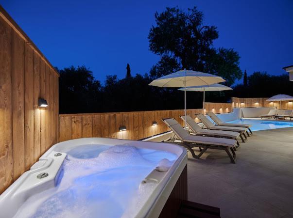Galadriel Villa With Private Pool & Jacuzzi Kato Yerakarion ภายนอก รูปภาพ